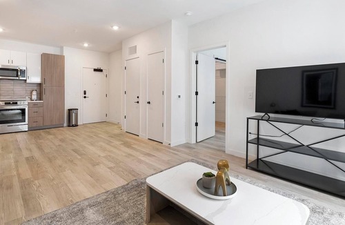 Richmond Apartment | Landing | Incredible 1BD, Courtyard, Clubhouse