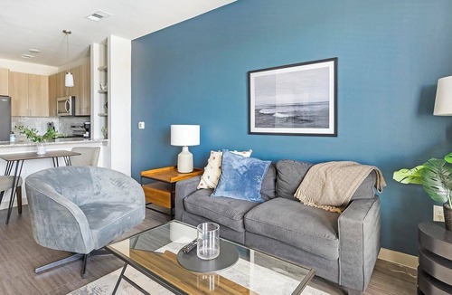 Anna Apartment | Landing | Incredible 1BD, Yoga Studio, Gym