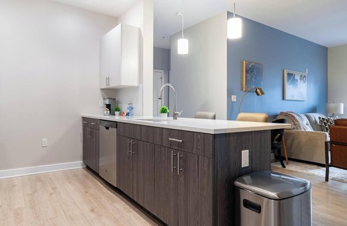 Windsor Apartment | Landing | Incredible 2BD, Gym, Pool