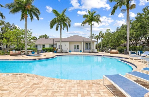 Fruitville Apartment | Landing | Incredible 2BD, Gym, Clubhouse