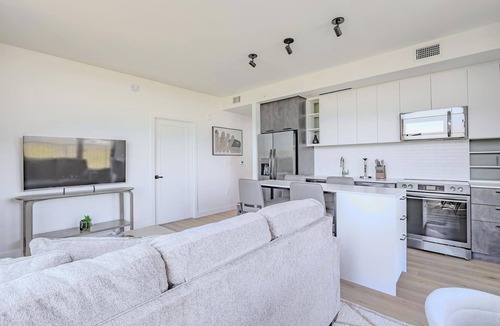 Washington Apartment | Landing | Incredible 2BD, Rooftop Lounge, Gym