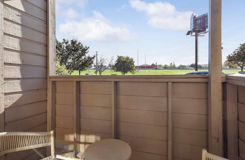 Denton Apartment | Landing | Incredible 2BD, Courtyard, Gym