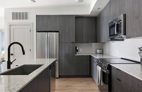 MLK Apartment | Landing | Incredible 2BD, Gym, Courtyard