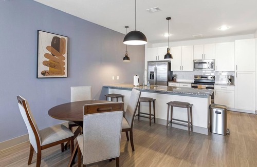 Weston Apartment | Landing | Incredible 2BD, Gym, Yoga Studio