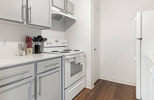 Windsor Park Apartment | Landing | Incredible 2BD, Pool, Gym