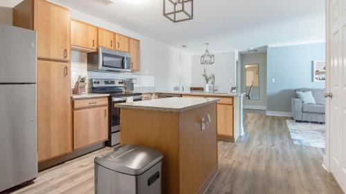 Eureka Apartment | Landing Incredible 2BD Pool Gym