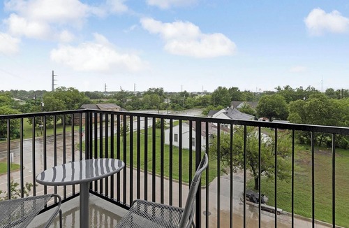 Garland Apartment | Landing | Incredible 2BD, Gym, Pool