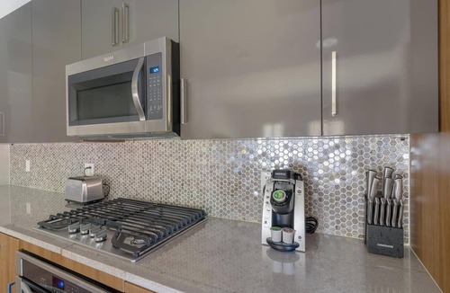 Houston Apartment | Landing | Incredible 2BD, Gym, Pool