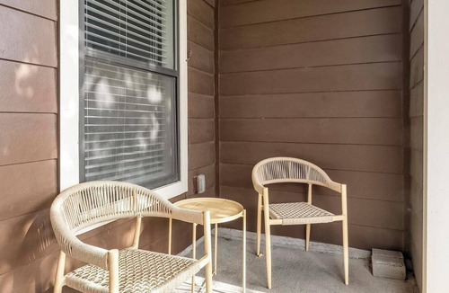 George Bush Park/Eldridge Apartment | Landing | Incredible 2BD, Gym, Pool