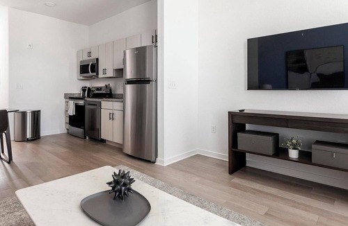 Lakeland Apartment | Landing | Incredible 2BD, Pool, Gym