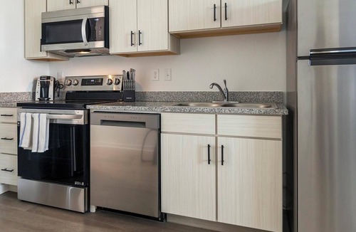 Lakeland Apartment | Landing | Incredible 2BD, Pool, Gym