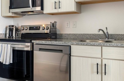 Lakeland Apartment | Landing | Incredible 2BD, Pool, Gym