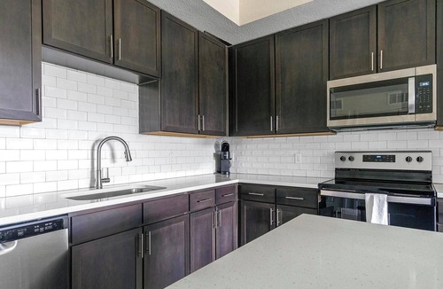Palmetto Apartment | Landing | Incredible 2BD, Pool, Yoga Studio