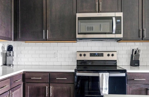 Palmetto Apartment | Landing | Incredible 2BD, Pool, Yoga Studio