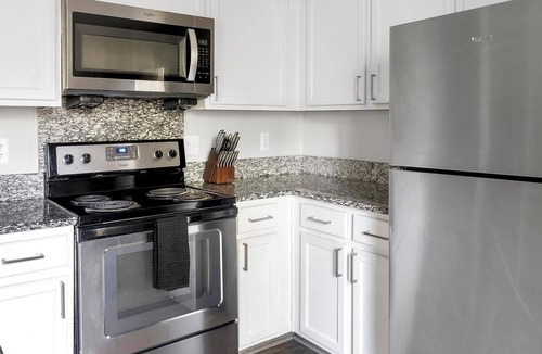Crabtree Apartment | Landing | Incredible 2BD, Pool, Clubhouse
