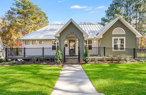 Crabtree Apartment | Landing | Incredible 2BD, Pool, Clubhouse