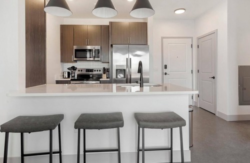 Richmond Apartment | Landing | Incredible 2BD, Pool, Gym