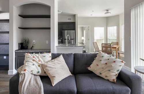 Richmond Apartment | Landing | Incredible 2BD, Pool, Gym