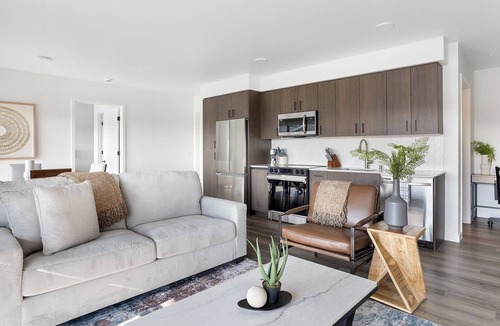 Crown Hill Apartment | Landing | Incredible 2BD, Gym