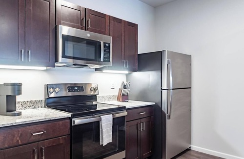 Greenwich Apartment | Landing | Incredible 2BD, Courtyard, Pool
