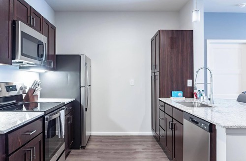 Greenwich Apartment | Landing | Incredible 2BD, Courtyard, Pool
