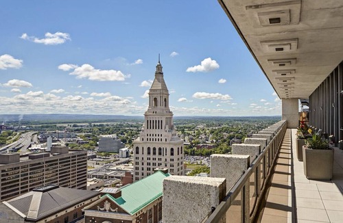Downtown Hartford Apartment | Landing | Incredible Studio, Gym