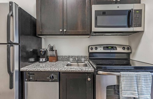 Pearl District Apartment | Landing | Incredible Studio, Courtyard, Gym