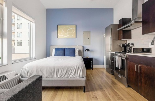 Cherry Creek Apartment | Landing | Incredible Studio, Rooftop Lounge