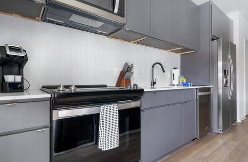 Durham Apartment | Landing | Incredible Studio, Gym, Pool