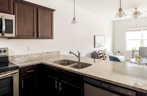 Bloomingdale Apartment | Landing | Incredible 2BD, Gym, Pool