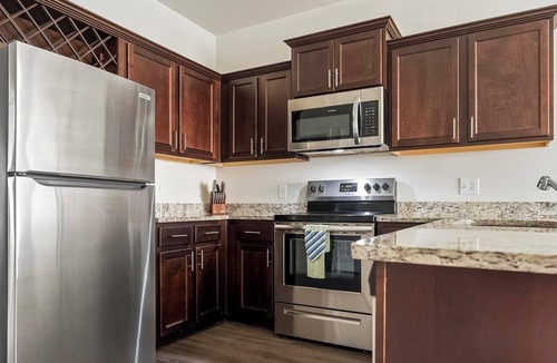 Bloomingdale Apartment | Landing | Incredible 2BD, Gym, Pool