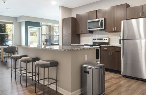 Chesterfield Apartment | Landing | Incredible 3BD, Courtyard, Pool