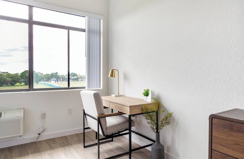 Golden Gate Apartment | Landing | Incredible Studio, Clubhouse, Courtyard