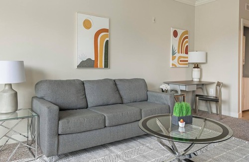 Chillum Apartment | Landing | Incredible Studio, Pool, Courtyard
