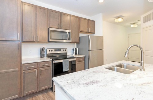 San Marco Apartment | Landing | Incredible 1BD, Gym, Clubhouse