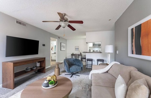 Sunbeam Apartment | Landing | Incredible 1BD, Gym, Courtyard