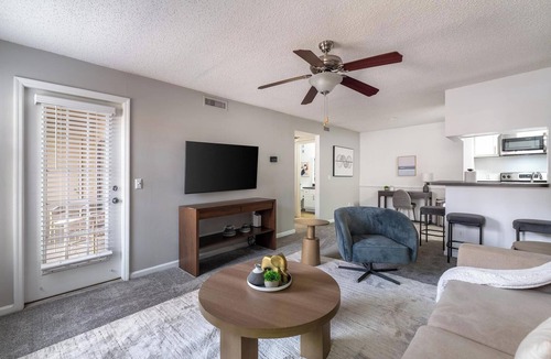 Sunbeam Apartment | Landing | Incredible 1BD, Gym, Courtyard