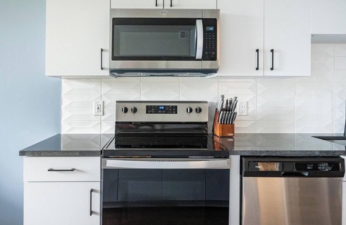 North Kansas City Apartment | Landing | Incredible 1BD, Gym, Yoga Studio