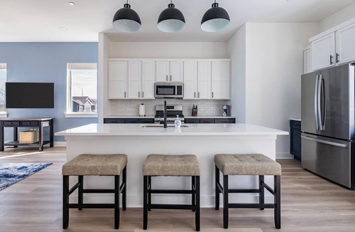 Lee's Summit Apartment | Landing | Incredible 3BD in Lee's Summit
