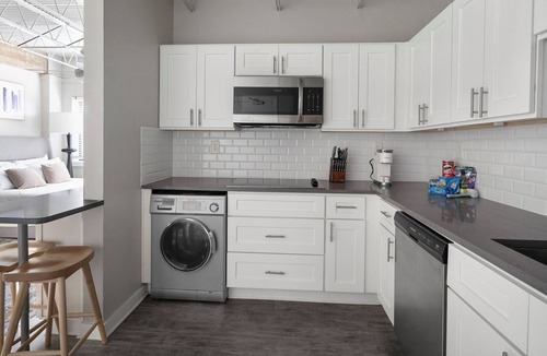 Central Business District Apartment | Landing l Sleek Studio w/Rooftop Views