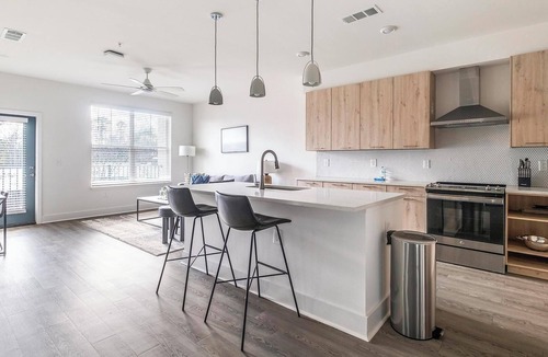 Crestline Heights Apartment | Landing | Modern 1BD, Pool, Gym