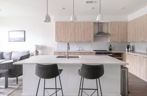 Crestline Heights Apartment | Landing | Modern 1BD, Pool, Gym