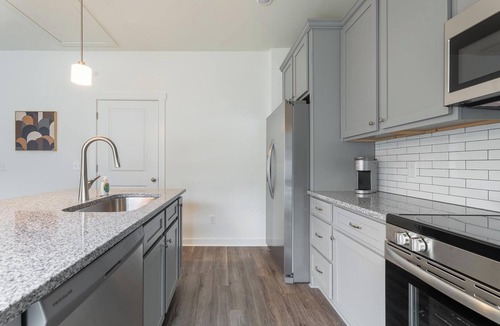 Port Wentworth Apartment | Landing | Modern 1BD, Clubhouse, Pool