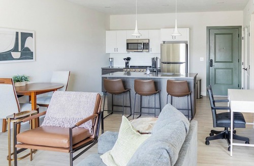 People's Freeway Apartment | Landing | Modern 1BD in Granary District