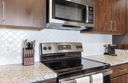 New Braunfels Apartment | Landing | Modern 1BD, Pool, Gym