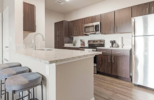 New Braunfels Apartment | Landing | Modern 1BD, Gym, Pool