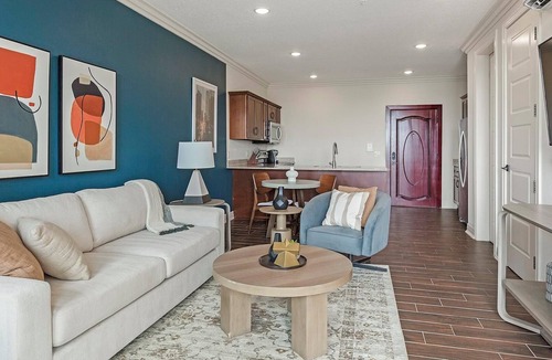 Overland Park Apartment | Landing | Modern 1BD, Pool, Gym