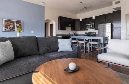 Spring Apartment | Landing | Modern 1BD, Gym