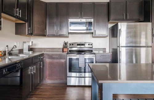 Spring Apartment | Landing | Modern 1BD, Gym