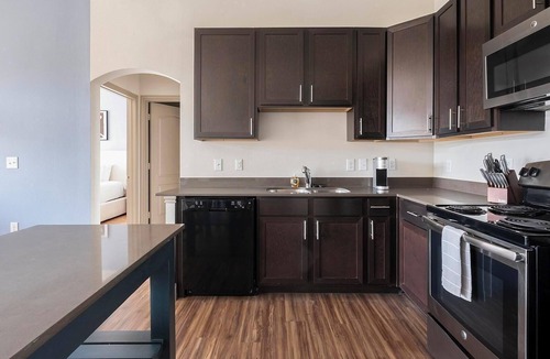 Spring Apartment | Landing | Modern 1BD, Gym